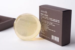 美(měi)容肥皂包裝盒 棕色特種紙(zhǐ) 整體(tǐ)壓紋 燙白(bái)金(jīn)內(nèi)容